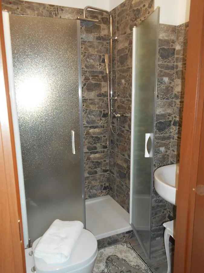 La Maison Des Artistes Bergamo Guest house