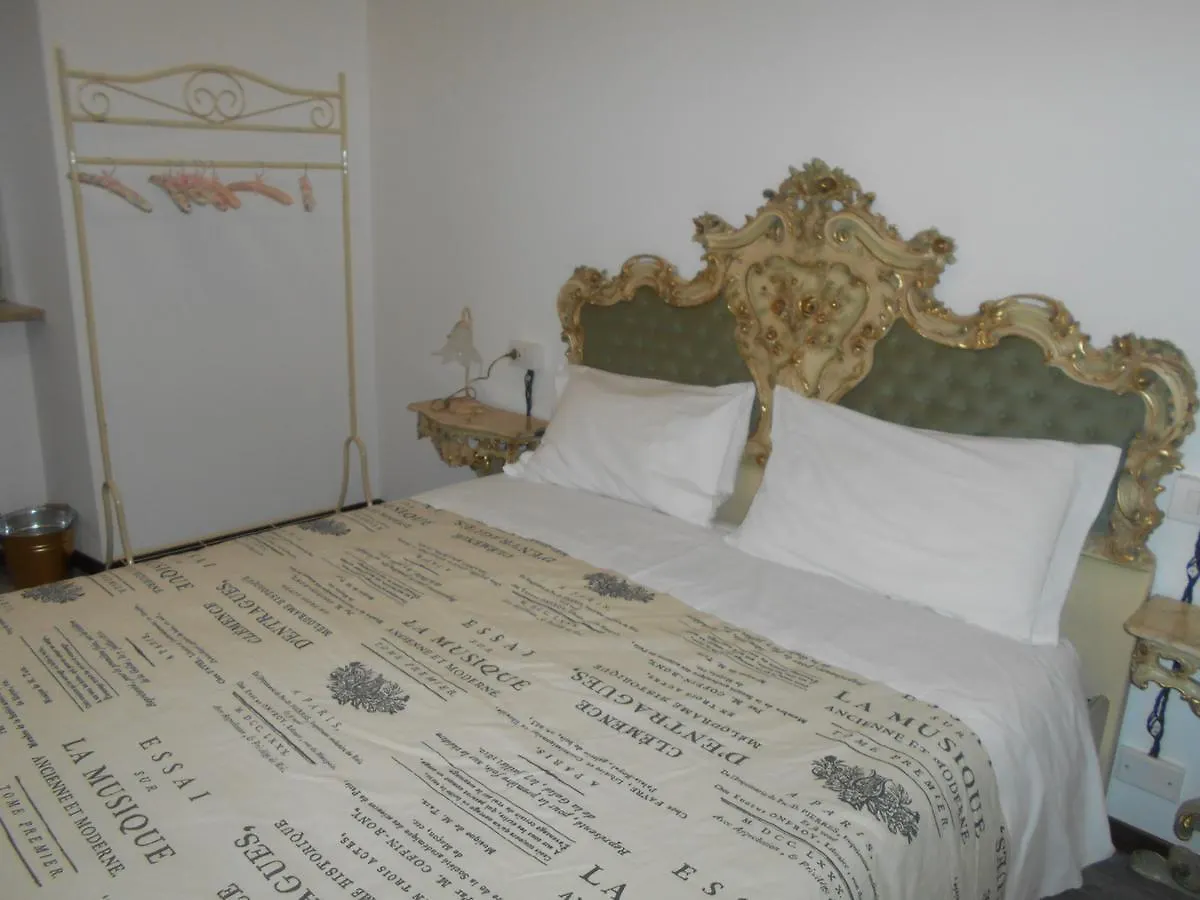 La Maison Des Artistes Bergamo Italy